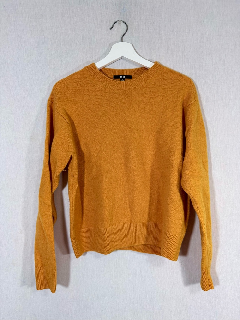Uniqlo L 100% Wool Crewneck Sweater in Mustard Yellow